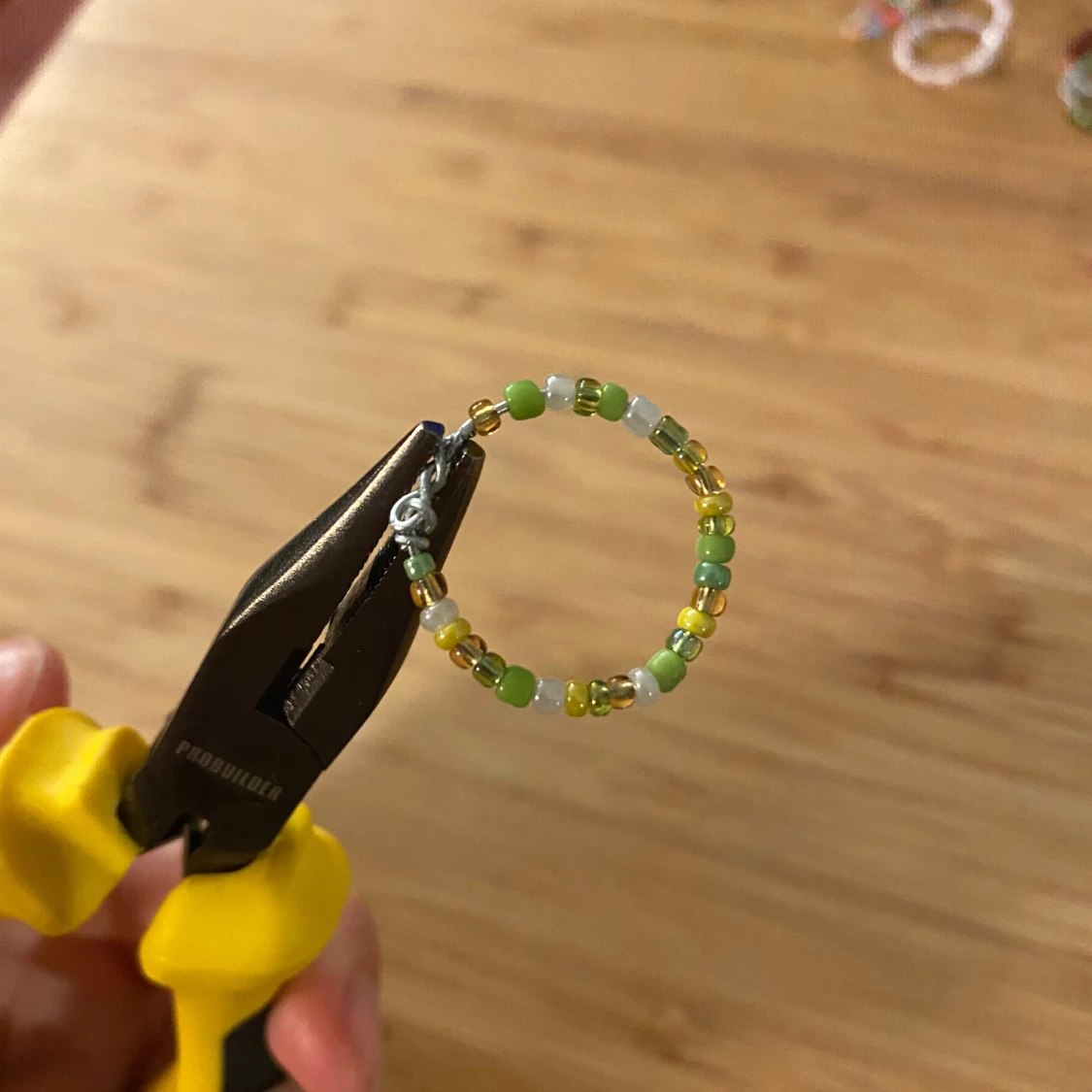 Grön & gul ring, pärlor - 2