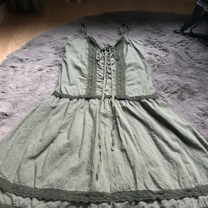 Volang klänning  - Volan klänning från Minga London endast använd 1 gång . Köpt för 800-900kr minns inte 100%💕💕