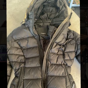 Rock and blue jacka - Tajt perfekt för Hösten och våren, kort dock 