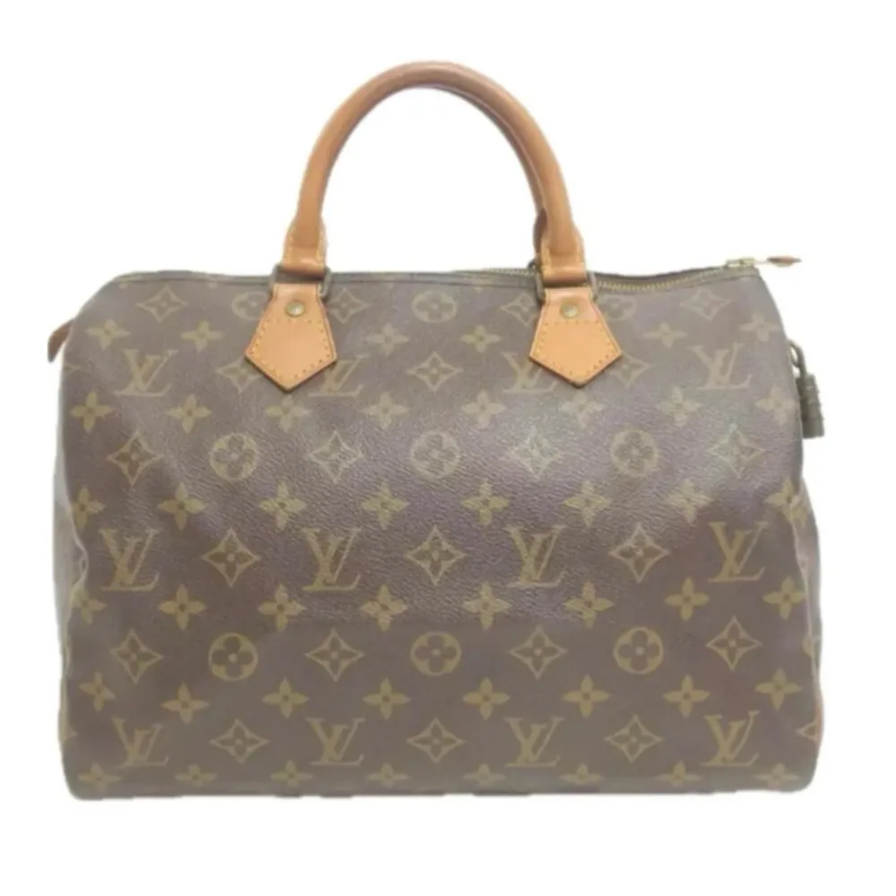 Louis Vuitton Speedy 30. Ett måste i väskkollektionen! Bra storlek för både vardagsbruk och resor. Perfekt att använda som skol-/arbetsväska. Speedy ger en touch av lyx och stil till varje outfit.. Väskor.