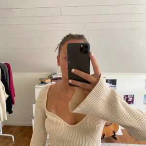 tröja hm - Tröja från HM Aldrig använd Säljer för att den är gör stor