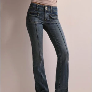 Nelly Jeans - Säljer mina super coola Nelly jeans då de tyvärr inte kommer till användning längre💖(bootcut lowwaist) inga defekter, nypris 699!