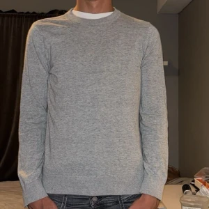 Grå sweatshirt - Grå