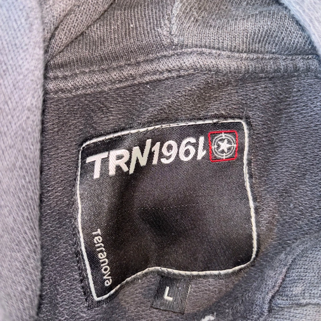 Svart hoodie från Terranova - 91