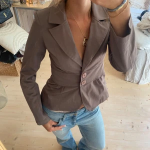 Blus  - SUPERSNYGG!! Tryck gärna köp nu 💕💕gråbrun 