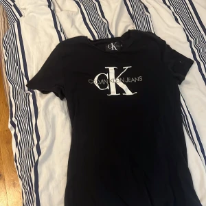 Calvin Klein t-shirt - Riktigt fet Calvin Klein T-shirt i nyskick 