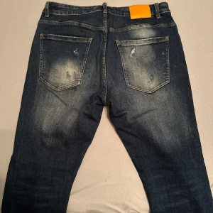 Dsquared 2 Jeans - Säljer mina Dsquared 2 jeans som aldrig kommer till användning längre då jag växt ur dom! Precis som nya unik färg på dom!  