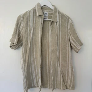 Kortärmad skjorta  - Snygg kortärmad skjorta från Zara!