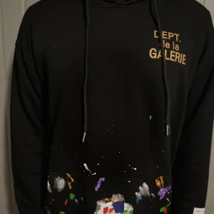 Gallery Dept. - Väldigt fet hoodie, lite unik. Passar M, men även L. Nästan helt ny använd någon gång. Skriv om du har frågor eller funderingar!