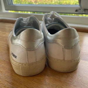 Axel Arigato stl 38 - Väldigt fina och sparsamt använda arigatos stl 38