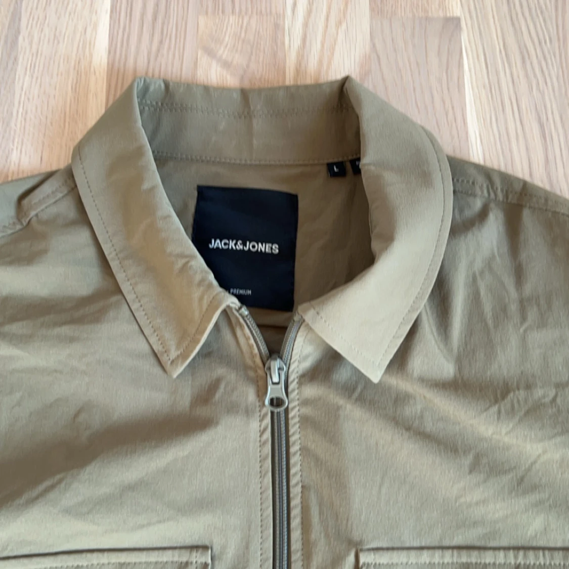 Olivgrön overshirt från Jack & Jones - 92