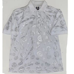 Y2k RawBlue Polo shirt - Vintage RawBlue Polo shirt i XL storlek med detaljerat tryck runt hela tröjan, är fortfarande i topp kvalitet