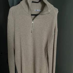 Stickad halv zip - Helt ny