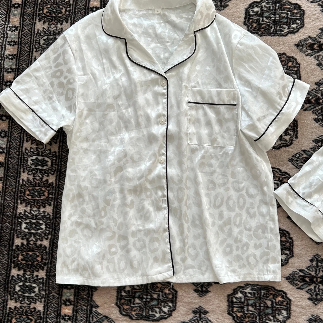 Pyjamas med leopard mönster - 90