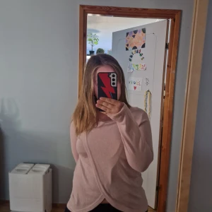 Tröja lager 157 - En jättefin och unik tröja, gammal från lager men aldrig använd / säljer för 50 kr