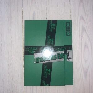 Stray Kids kpopalbum Christmas EveL - Finns fler bilder. ⚡️🌹