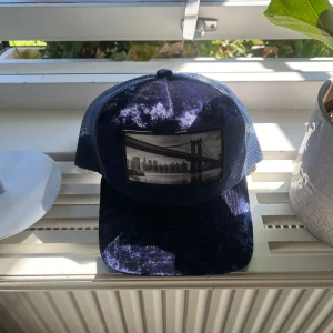 Keps  - Denna keps som är ifrån hatstore, aldrig använd och original förpackning finns kvar!