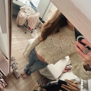 zara tröja - säljer den här fina tröjan ifårn zara, knappt använd och i bra skick! 