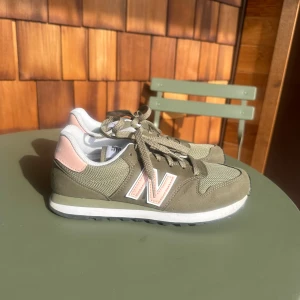 New balance  - Jätte fint skick! Använda 1-2 gånger!  