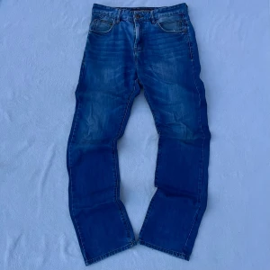 Diesel jeans - Skit coola diesel jeans i felfritt skick, straight fit. Passar mig bra som är 180, 70kg men är ganska långa så passar längre också.