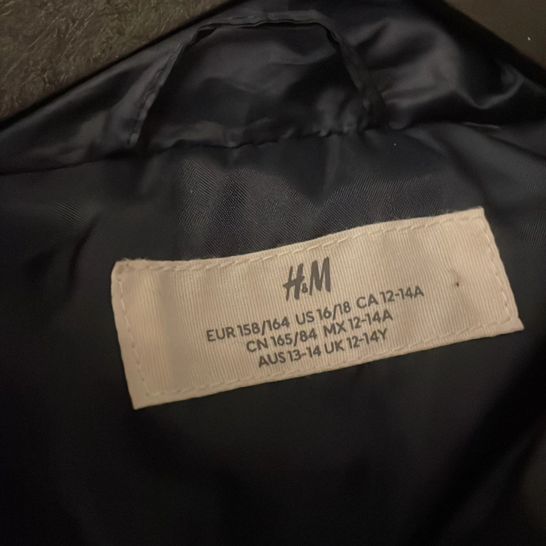 Svart dunväst från H&M - 3