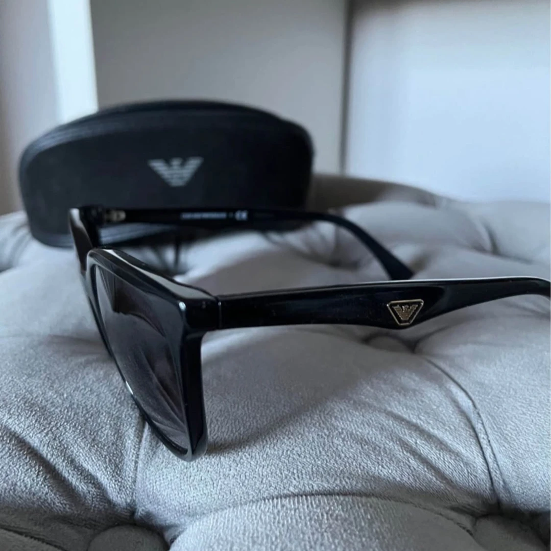 Svarta solglasögon från Emporio Armani