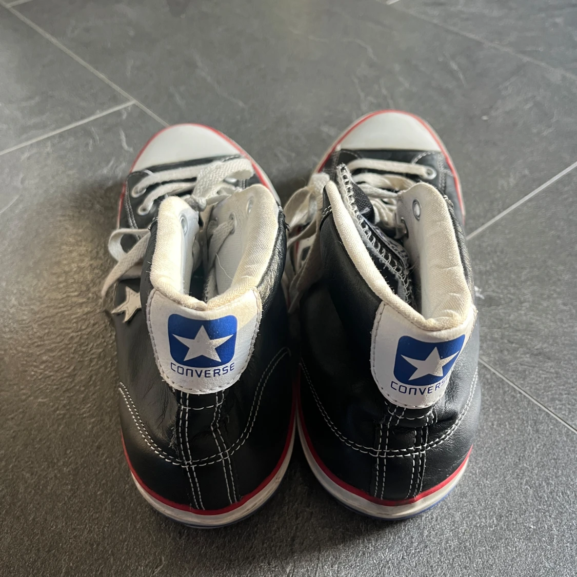 Svarta Converse one star sneakers - 1