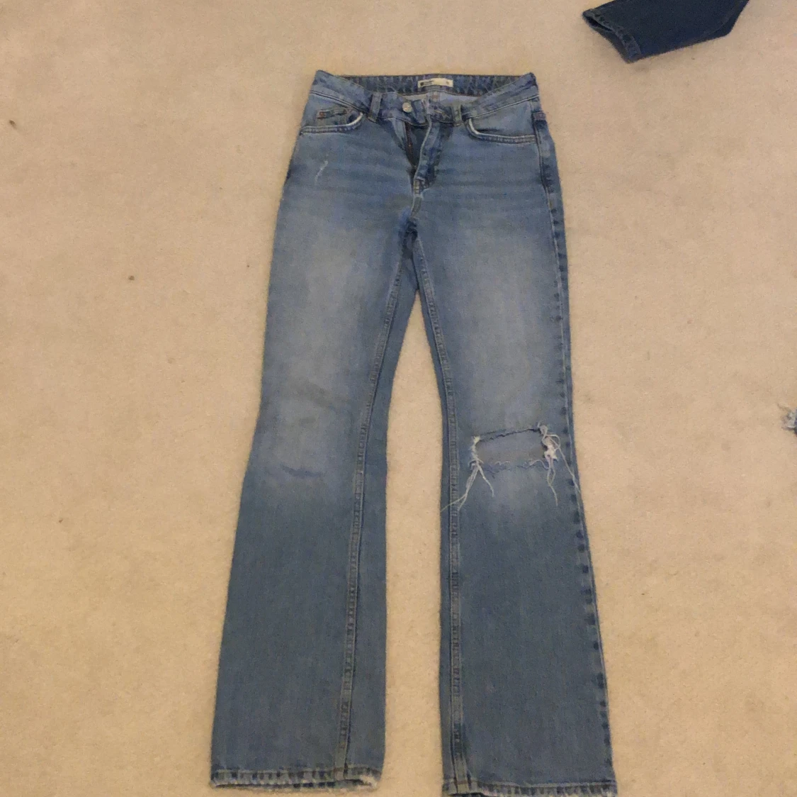 Blå jeans från Gina Tricot