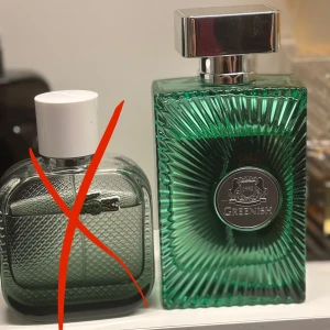 ”Greenley” Essencia De Flores Greenish - ”Inspirerad av” Greenley från Parfums De Marly. Riktigt skön sommardoft. 100ml från början, mängd enligt bild!