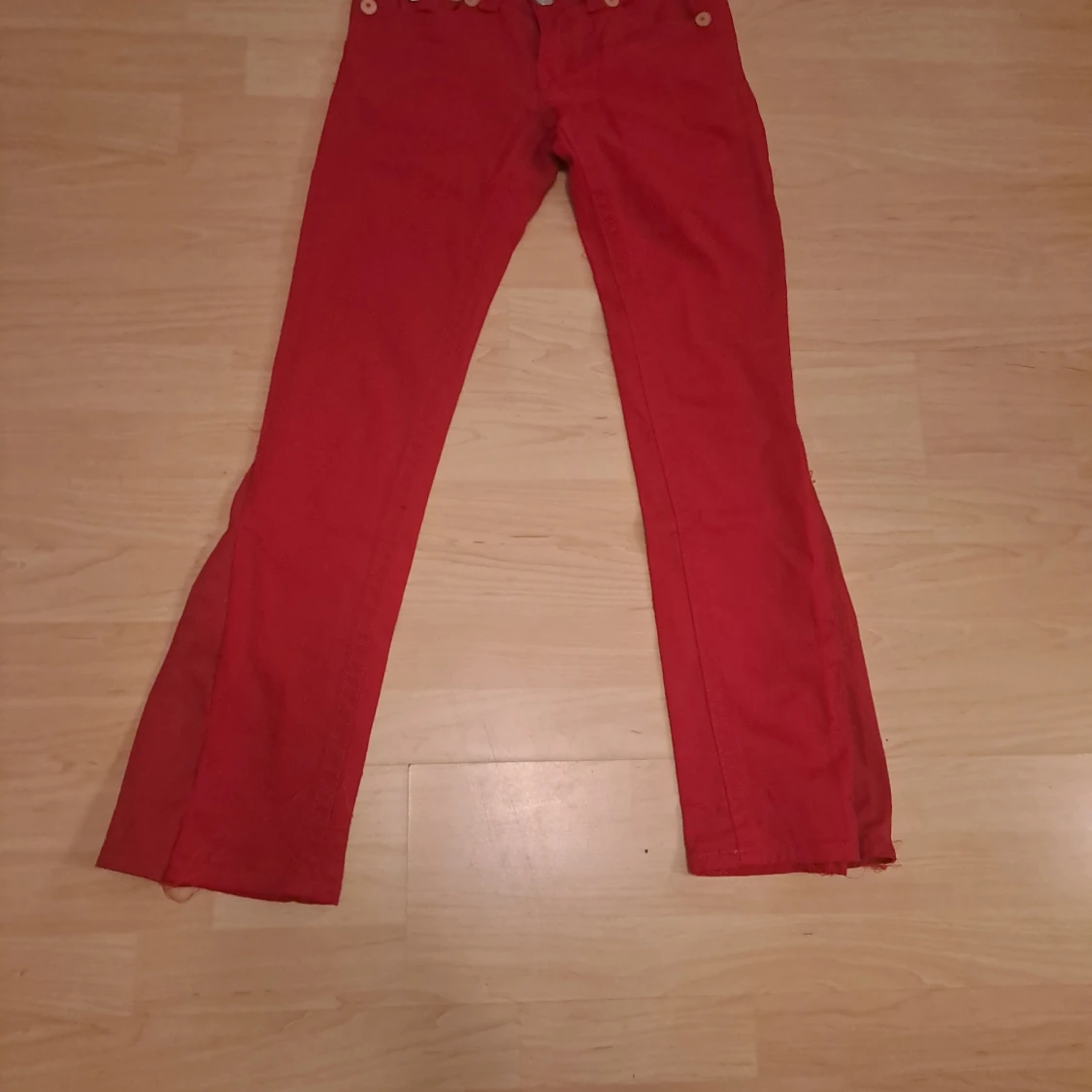 Röda true religion jeansen 