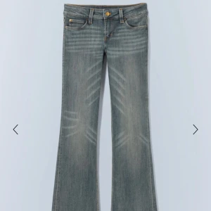 Cheap Monday lågmidjade jeans - I färgen puddly blue, superfint skick och knappt använda pga att dom var för korta på mig🫶🏼 strl 27/30, sitter som 34/xs/s❤️