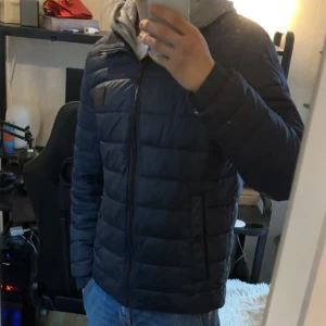 Boss höst jacka - Inga defekter. Nypris 2700, mitt pris 350