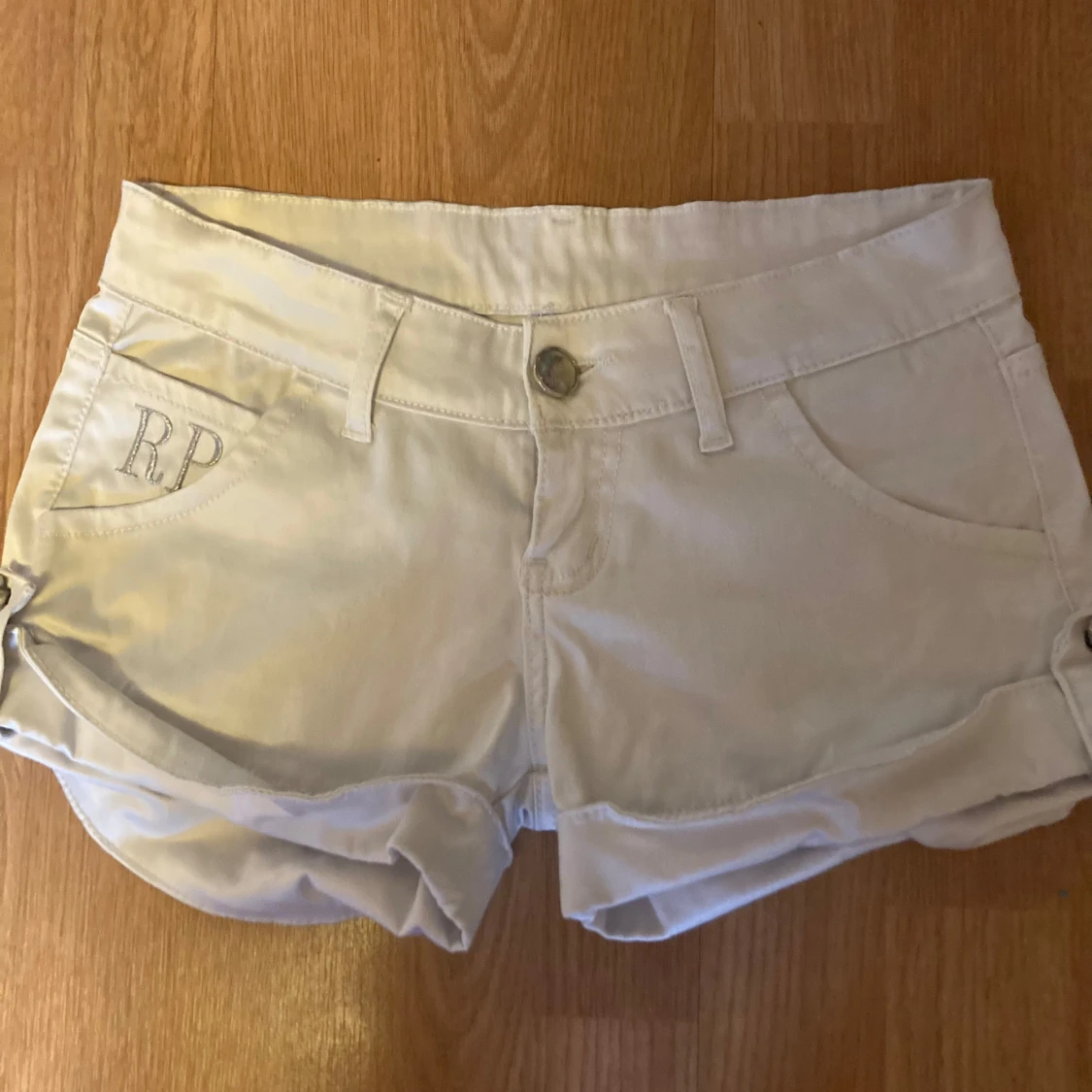 Vita shorts från RP Jeans