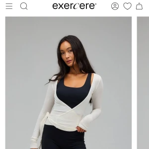 Vit omlottopp  Exercere - Ballet wrap blouse i vit🤍 Helt oanvänd och i påsen den kom i. Passar bra till både träning och vardag.