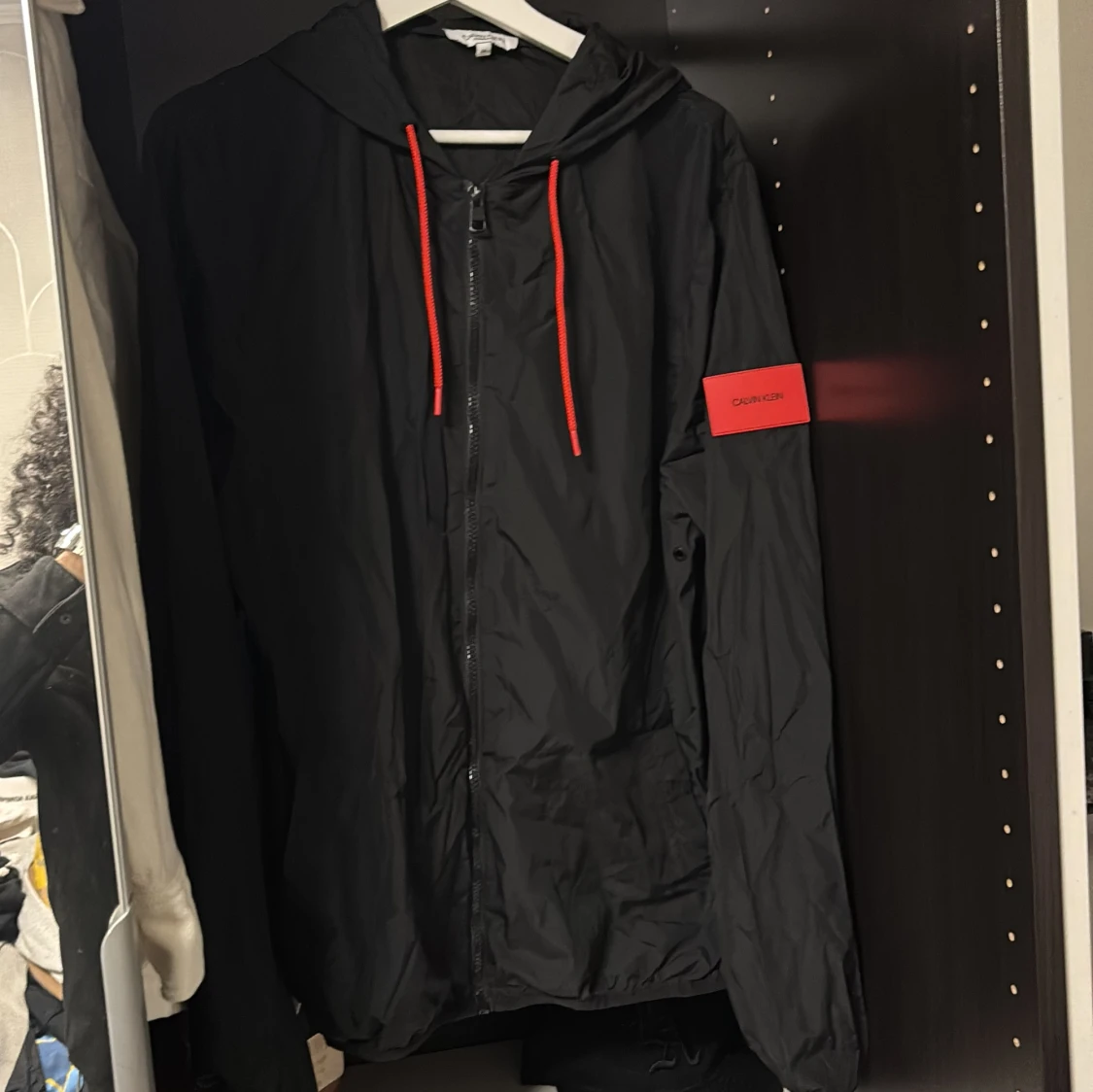 Svart vindjacka från Calvin Klein 