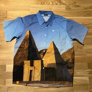 Hélas ”pyramids” skjorta  - Oanvänd.