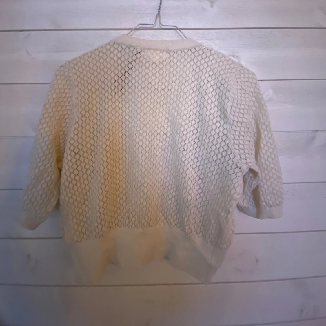 Vit stickad kofta från Holly & Whyte By Lindén  - 1