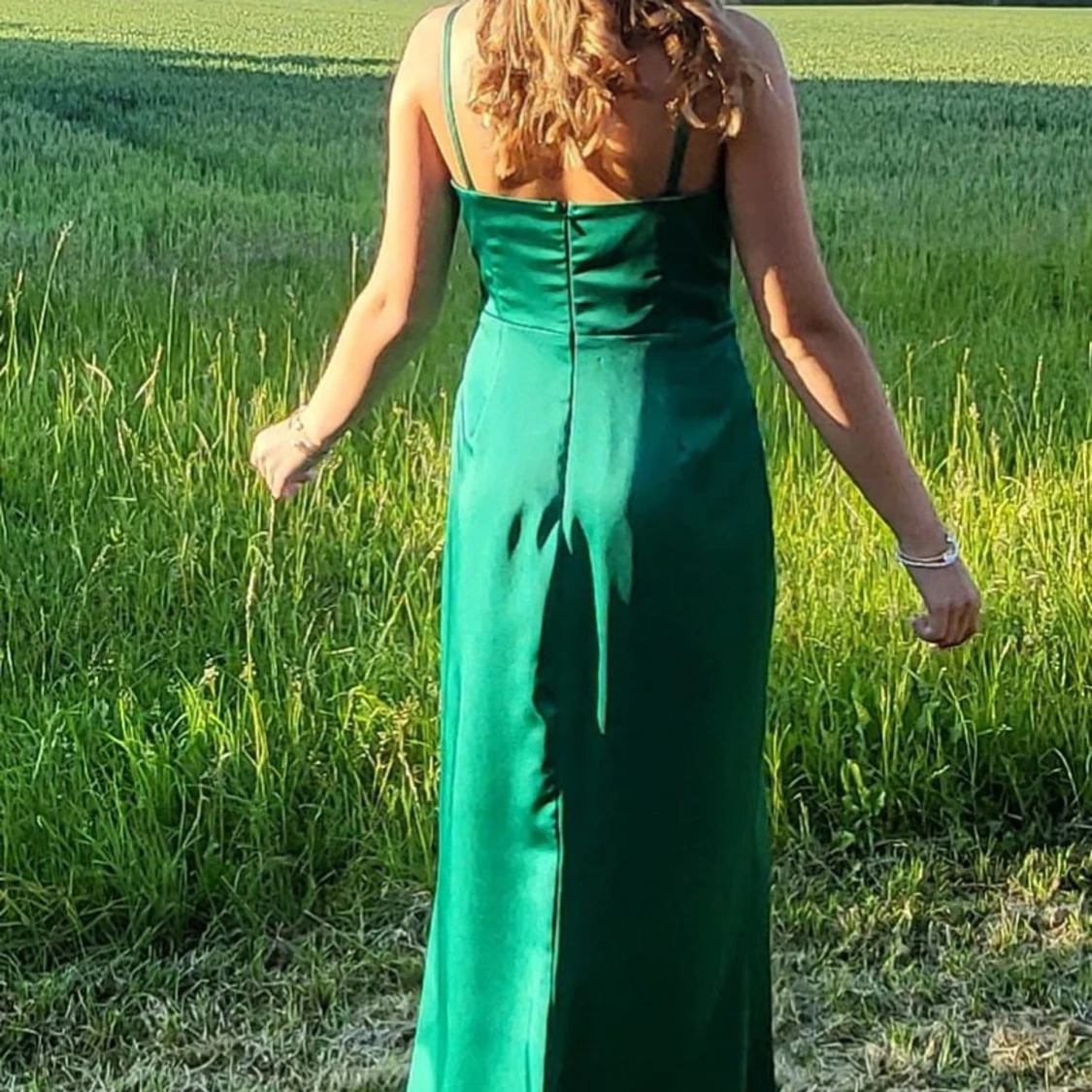 Grön balklänning med v-ringning - 4