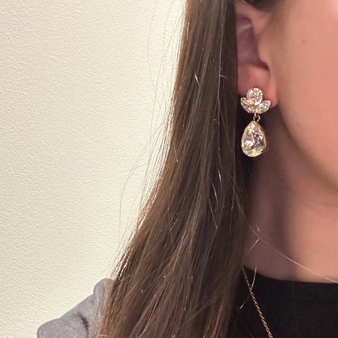 Glittriga örhängen med stora stenar - 2