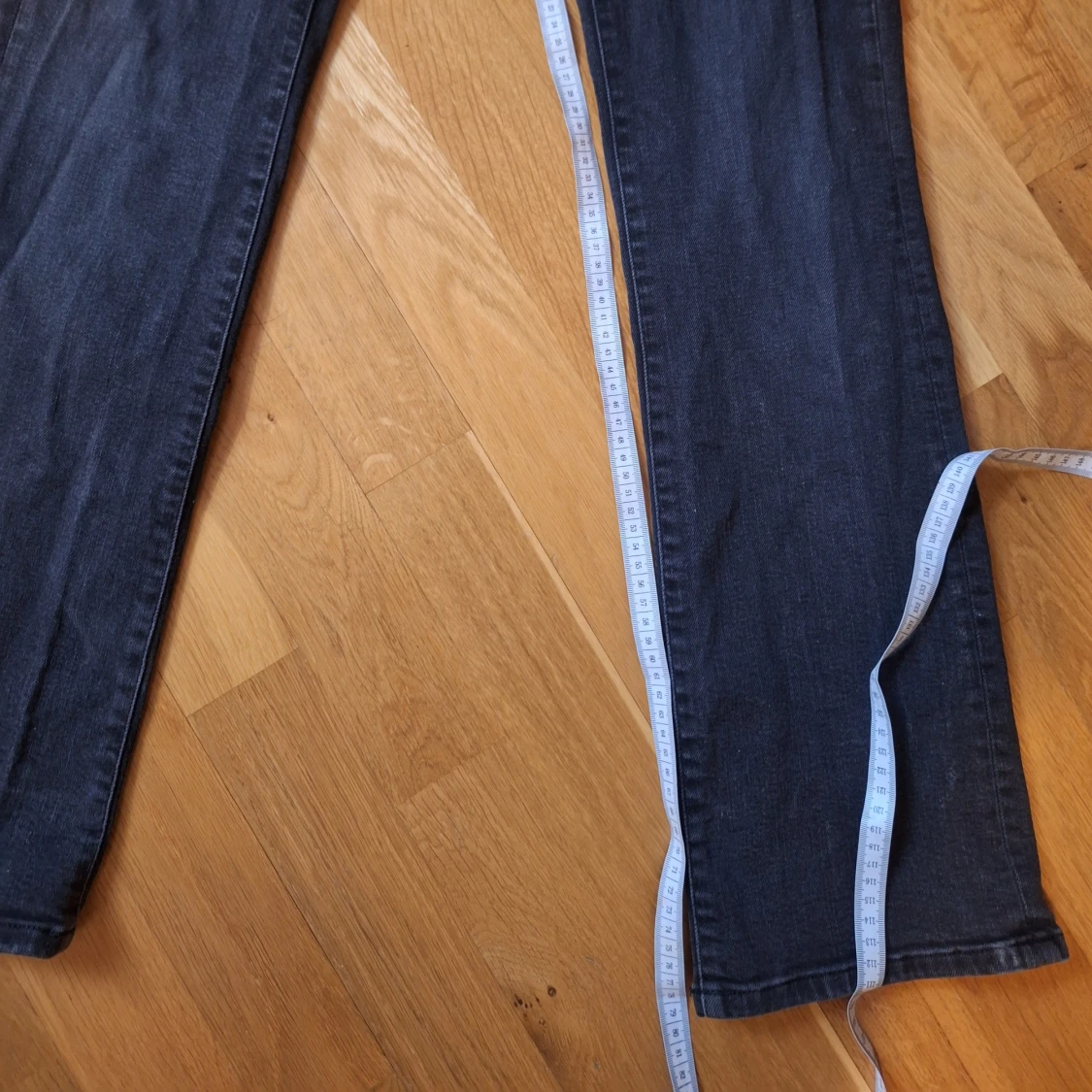 Svarta bootcut jeans - 4