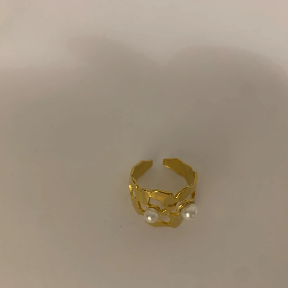 Guldpläterad ring med pärlor - 1