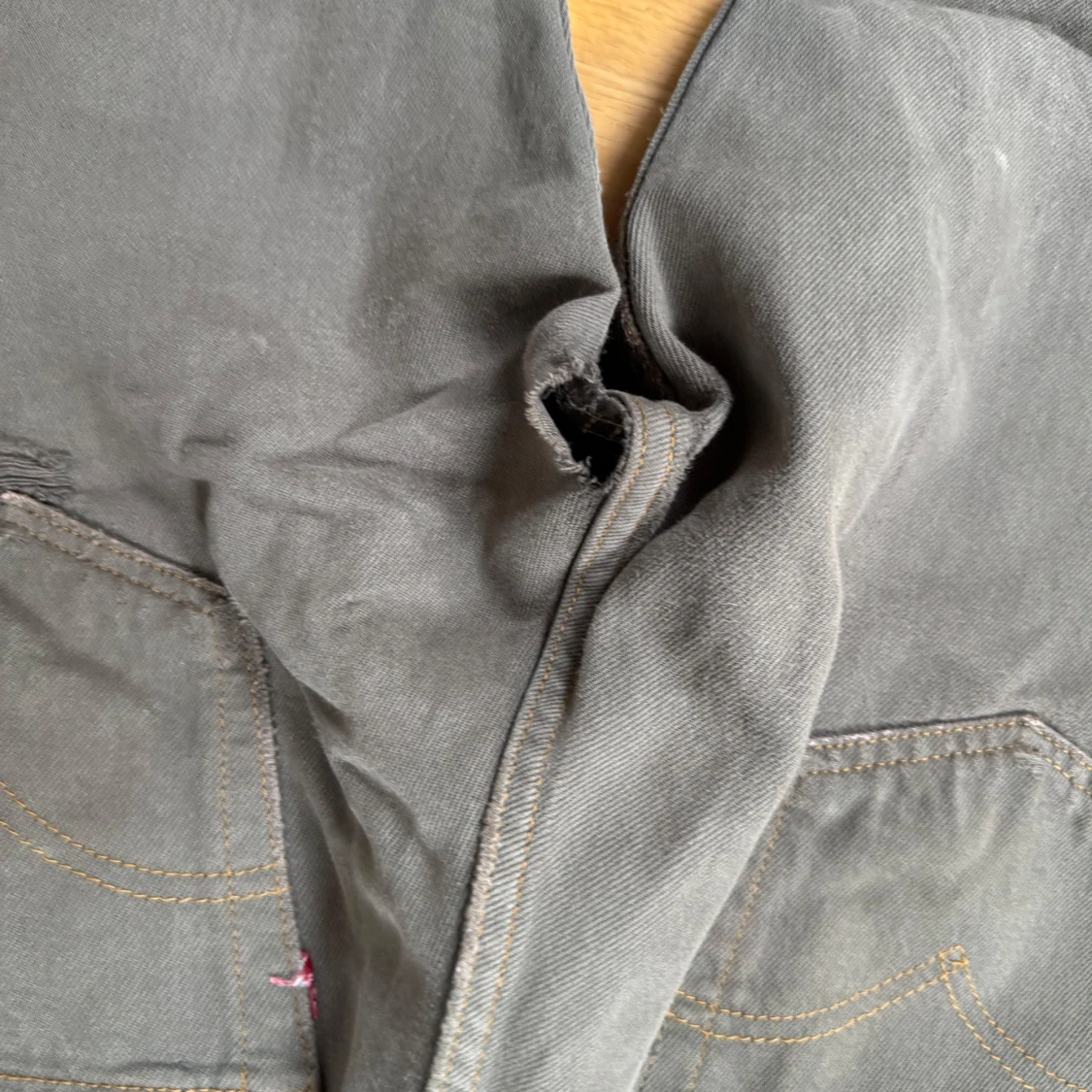 Gröna Levis 501 jeans med fransar - 2