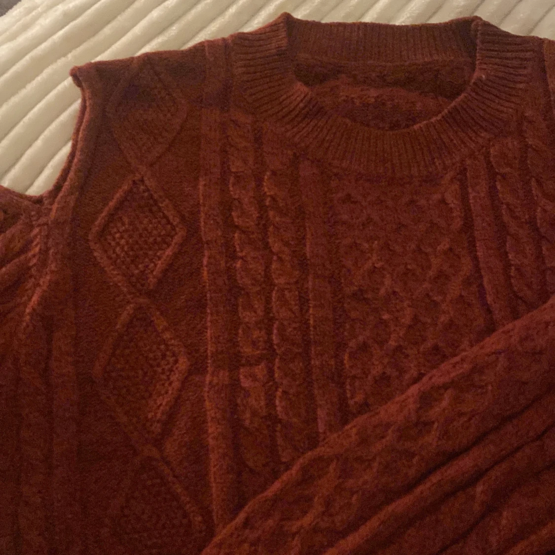Vinröd stickad tröja  - 91