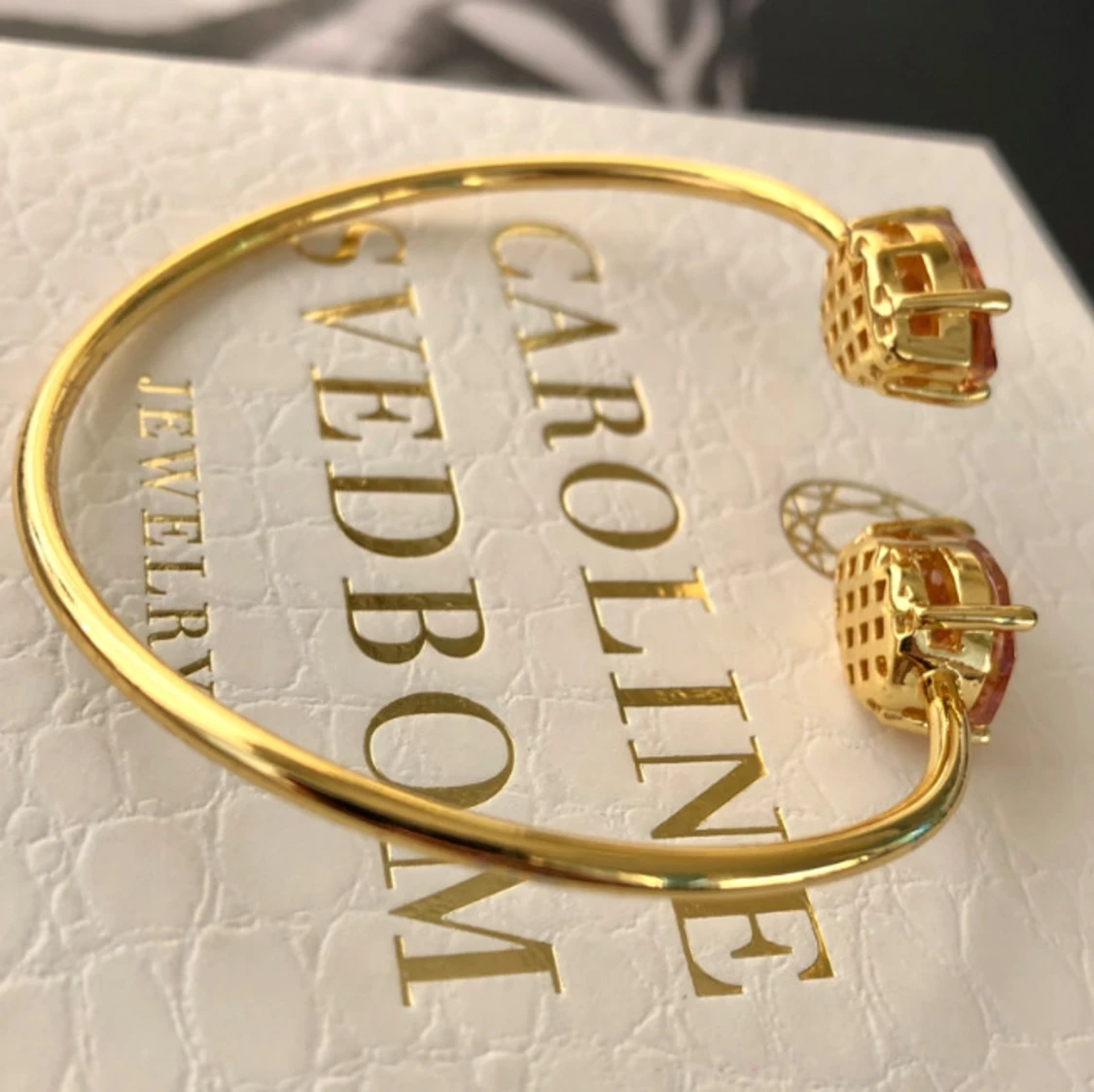 Fint armband med drop kristaller  - 92