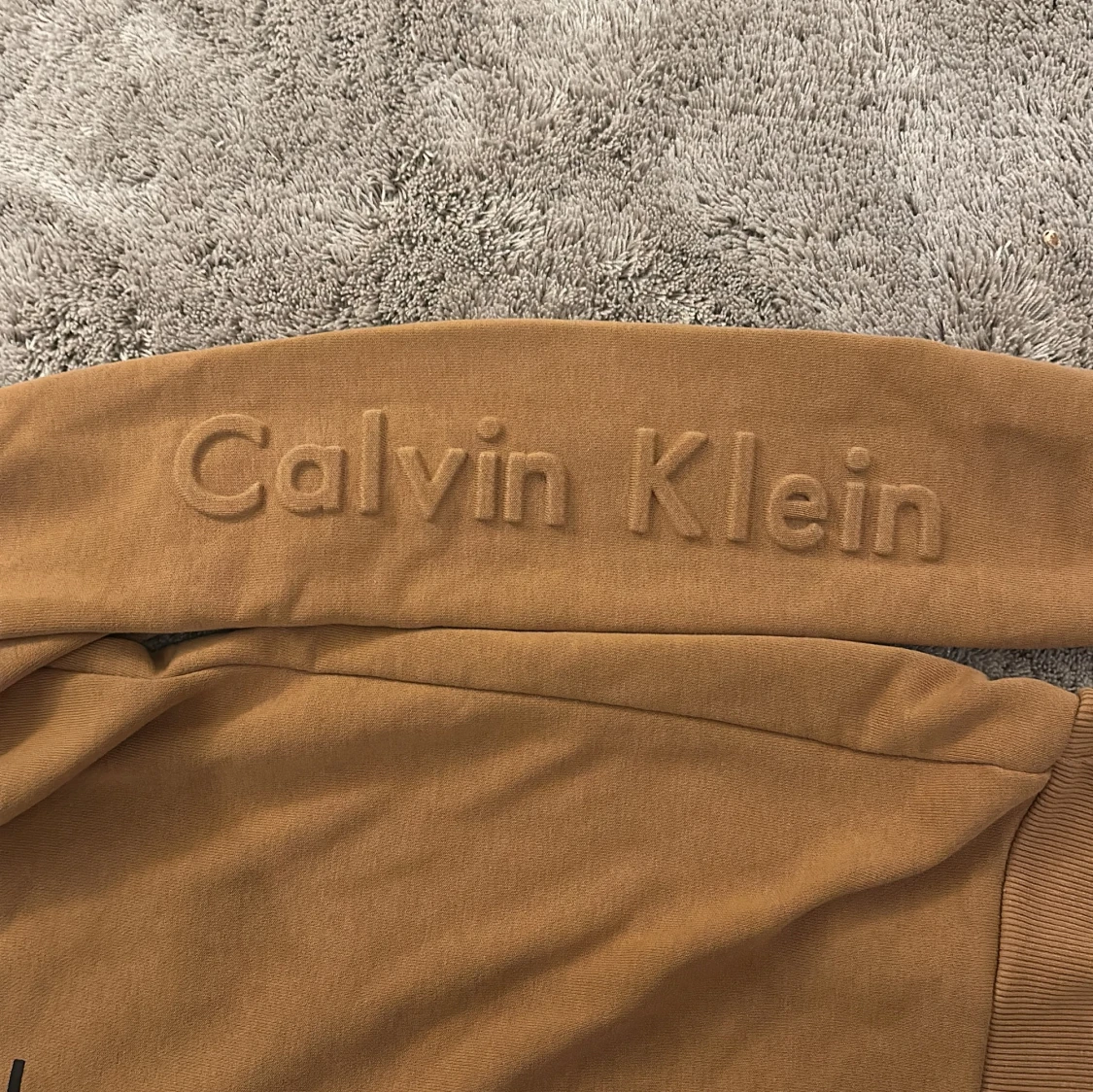 Calvin Klein  - 92