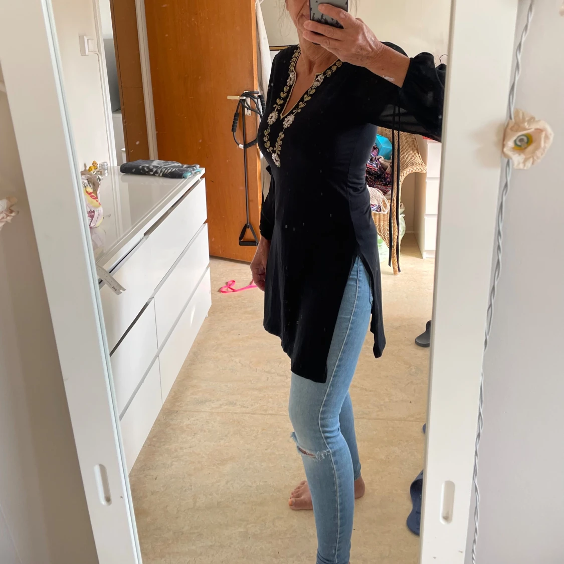 Svart klänning med broderade detaljer från Add i t - 92