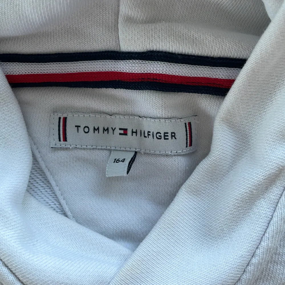 164, Tommy Hilfiger . Hoodies.