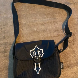 Trapstar väska  - Mycket bra skick på väskan. 