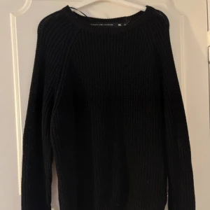 Stickad tröja - Jättefin stickad tröja, endast använd någon gång men som är otroligt skön☺️