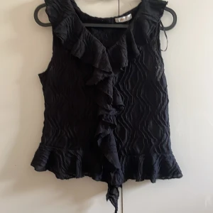 Söt topp - Super gullig gina young blus💞väldigt bra kvalitet och ganska liten i storleken så passar nog xs bra också